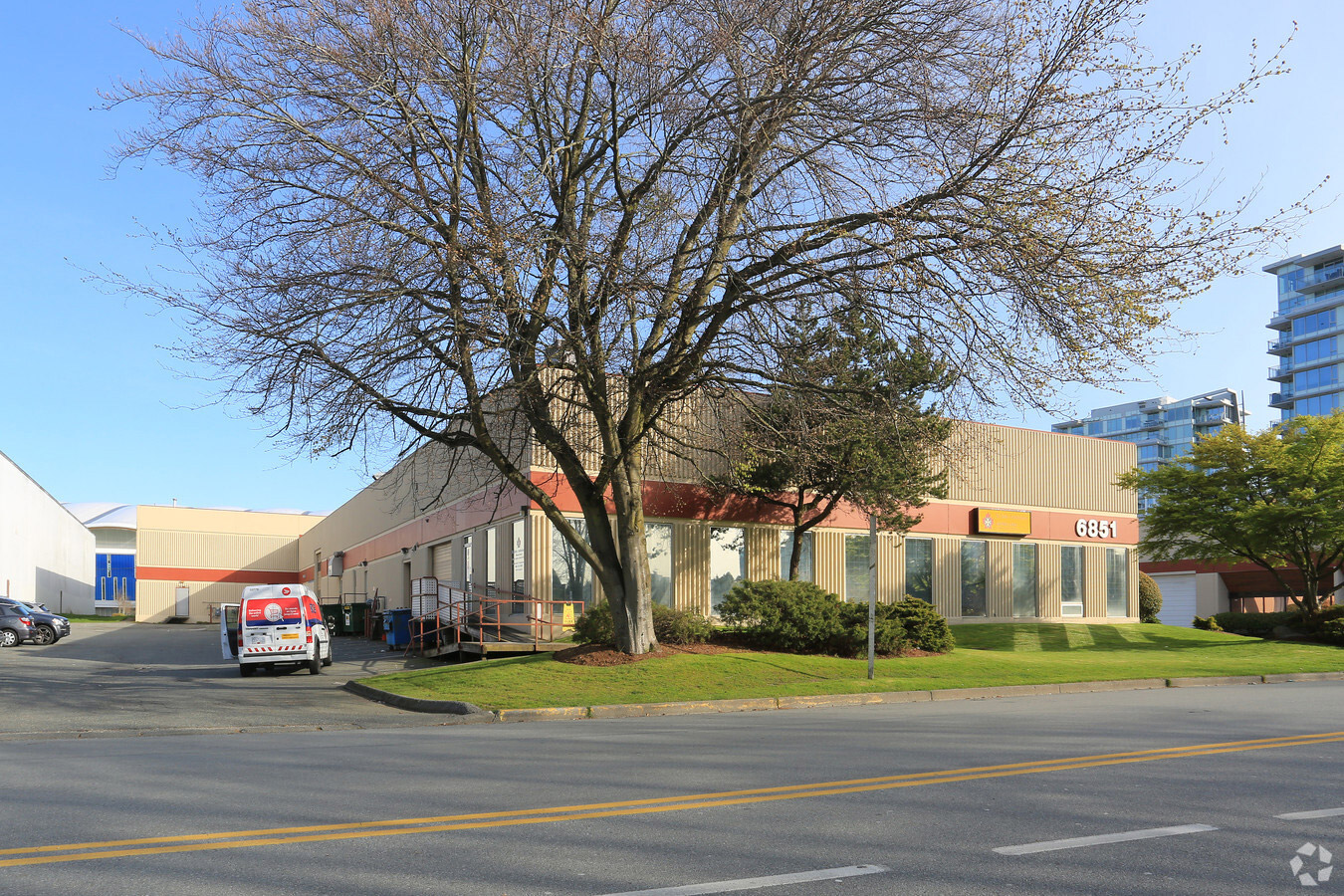 Oval Warehouse